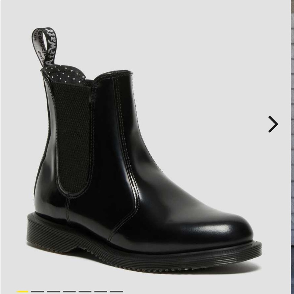 NWOT Dr. Martens Flora Chelsea Boot